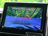 【バックカメラ】駐車時に後方がリアルタイム映像で確認できます。大型商業施設や立体駐車場での駐車時や、夜間のバック時に大活躍!運転スキルに関わらず、今や必須となった装備のひとつです!