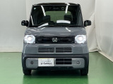 LEDヘッドライトを装備しています。LEDヘッドライトはとても明るく、雨の日や夜間走行も安全・安心です。オートライトコントロール付きで周囲の明るさに応じて自動で点灯・消灯します