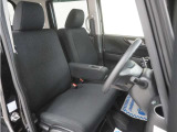 運転席のスペースはゆったりしていて、視界も広く確保されているので普段の運転からロングドライブまで快適です。
