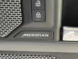 MERIDIANサラウンドサウンドシステム 別次元の音楽を体感できるサウンド。システムスピーカーの適切な配置、3Dテクノロジーにより、真の「ライブ」サウンド空間を実現しています。