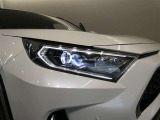 LEDヘッドライトです。デザイン性がよくとても明るいので、夜間の走行や悪天候でも安心です。しかも長寿命!