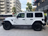 ホイールアーチが台形なのはJeepのみのデザインになり、ここを見てもJeepとすぐ分かります!