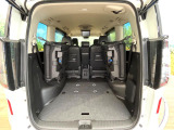 普段のお買い物や通勤、送迎等に十分な荷室スペースを確保しております。セカンドシートを倒すと、大きな荷物の積載も可能です♪