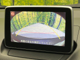 【バックカメラ】駐車時に後方がリアルタイム映像で確認できます。大型商業施設や立体駐車場での駐車時や、夜間のバック時に大活躍!運転スキルに関わらず、今や必須となった装備のひとつです!