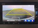 【リアワイドカメラ】3種類の表示で、後方確認をサポートします。『ノーマル画像』『広角180度画像』『真上からの見下ろし画像』をワンタッチで選べます。