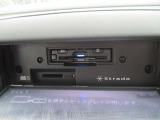 【ETC車載器】が装備されています。ETCカードを差し込むだけで高速道路の利用が可能です。