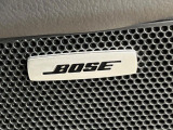 【BOSEサウンドシステム】メーカーオプションの高品位サウンドシステムを搭載。専用のチューニングが施された大小様々なスピーカーから良質なサウンドが奏でられ、臨場感あふれる音響空間を演出します。