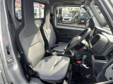 【店舗内紹介】商談ルームにはキッズルームなど完備しております。お子様連れのお客様でもごゆっくりお車をお選びいただけます。くじ引きなどのイベントもやっているのでお子様もお楽しみいただけます。