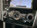 【左右独立型フルオートエアコン】運転席と助手席でそれぞれお好みの温度に設定可能。同乗者にも配慮した、快適な空調をお届け致します。