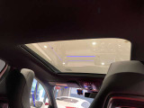 メルセデス・ベンツの定める厳しい基準をクリアしたお車のみをご案内させて頂きます。納車前整備はメーカー規定に基づき100項目以上にも及ぶ点検を熟練のメカニックによって行いご納車させて頂きます。