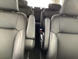 【ウォークスルー】車外に出なくても運転席から3列目シートまで移動が可能です。子育てや荷物が多いときなど利便性が高いです。