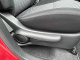 シートの高さが調節できるシートリフター付きです。