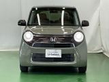 ディスチャージヘッドライト【HID】を装備していますのでとても明るく、夜間の走行や雨の日も安全・安心です。オートライトコントロール付きで周囲の明るさに応じて自動で点灯・消灯します。