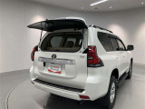 ガラスハッチで後方に余裕がない狭い駐車場などでの開閉が可能になります。