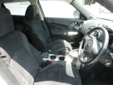 乗り降りしやすい運転席シート周りです。