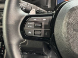 ステアリングにオーディオ操作スイッチが付いています。オーディオ画面に直接タッチしなくても操作が出来ますので、運転に集中できます。
