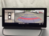 狭い場所での駐車やすれ違いなどでより的確な運転操作に役立つ360&deg;ビューモニターが装備されています。