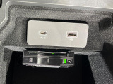 【ETC 2.0 +給電、スマートフォン接続ポート】助手席正面、グローブボックス内ございます。USBタイプAでスマートフォンに給電、タイプCポートでスマートフォンとナビゲーション連携します