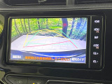 【バックカメラ】駐車時に後方がリアルタイム映像で確認できます。大型商業施設や立体駐車場での駐車時や、夜間のバック時に大活躍!運転スキルに関わらず、今や必須となった装備のひとつです!