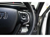 Hondaセンシングの機能のひとつ、アダプティブクルーズコントロール付!アクセルから足を離しても設定したスピードと前車との車間を保ち走行してくれます!車線維持もアシスト☆高速道路で疲労軽減ですね☆