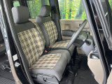 運転席まわりには十分なスペースがあり、大柄な方でもゆったり運転していただける環境です。