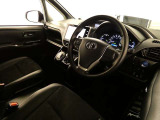 【運転席】運転席周りの画像です。プロの手で隅々までクリーニングしています。ご来店いただき実際に見てみてくださいね☆