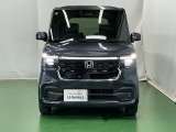 LEDヘッドライトを装備しています。LEDヘッドライトはとても明るく、雨の日や夜間走行も安全・安心です。オートライトコントロール付きで周囲の明るさに応じて自動で点灯・消灯します