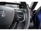 Hondaセンシングの機能のひとつ、アダプティブクルーズコントロール付!アクセルから足を離しても設定したスピードと前車との車間を保ち走行してくれます!車線維持もアシスト☆高速道路で疲労軽減ですね☆