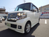 支払総額には車両本体価格のほか、自賠責保険料、税金、登録等に伴う費用が含まれており、岡山県内登録(届出)で店頭納車の場合の価格です。お客様のご要望に基づくオプション等の費用は含みません。