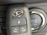 【スマートアシスト】走行中に前方の車両等を認識し、衝突しそうな時は警報とブレーキで衝突回避と被害軽減をアシスト。より安全にドライブをお楽しみいただけます。