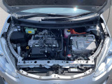 エンジンルームの画像です。店舗にて現車の確認もいただけますので、お電話で在庫のご確認の上是非ご来店くださいませ!!!ワクワクするクルマ選びをご提案します!