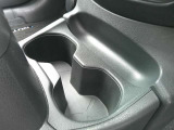 パワーウィンドウは運転席のスイッチのみオート機能も装備されております。ウィンドウロックも装備されているので、お子様と一緒の時も安心ですね。
