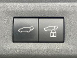 【パワーバックドア】スマートキーや運転席のボタンを押すだけでリアゲートが自動で開閉します!荷物を持っている時や、高い位置にあるバックドアを閉める際に便利な機能です♪