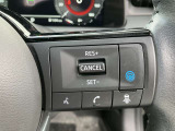 プロパイロットスイッチ。同一車線でのハンドルとアクセルのアシストが可能 長距離ドライブ時に同乗者との会話が弾みます。