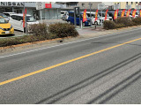 道路正面側の入口になります。