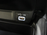 便利な充電用USBジャックも付いています☆周辺機器の充電にご利用頂けます☆
