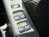 全席パワーウィンドウとなっています。運転席はオートになっているのでワンタッチ開閉することが出来ます。