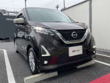 LEDヘッドライトはハロゲンランプの約2倍の光量で明るく遠くを照らし、夜間走行時の視認性を高めます。さらに長寿命や省電力、スタイリッシュな印象も際立たせます。