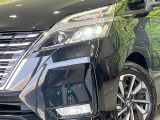 【LEDヘッドライト】悪天候や夜間走行時も良好な視界を確保し安心して運転できる高輝度LEDヘッドライトを装備!点灯速度が早く、消費電力も抑えられています。