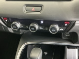 運転席/助手席シートヒーターで寒い日もすぐに温かくなり快適に過ごせます。3段階の温度調整が可能です