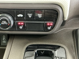 運転席/助手席シートヒーターで寒い日もすぐに温かくなり快適に過ごせます。2段階の温度調整が可能です