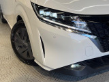 【LEDヘッドライト】悪天候や夜間走行時も良好な視界を確保し安心して運転できる高輝度LEDヘッドライトを装備!点灯速度が早く、消費電力も抑えられています。