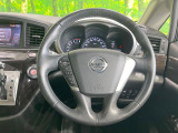インテリアに合わせたデザインのステアリングは、運転される方のことも考え、運転しやすい形状、大きさです。是非一度、実際に触ってお確かめください。