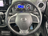 【純正革巻きステアリング】上質な革を使用することで、手にしっかり馴染みとても運転しやすいハンドルです♪