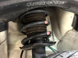 お車を安心してお乗りいただく為には、足回りの定期点検が欠かせません。サービスサポート(有償保証)では無料点検もご提供しており、安心のカーライフをお過ごしいただけるサポート体制が整っています。