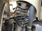 お車を安心してお乗りいただく為には、足回りの定期点検が欠かせません。サービスサポート(有償保証)では無料点検もご提供しており、安心のカーライフをお過ごしいただけるサポート体制が整っています。
