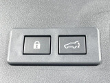 【パワーバックドア】スマートキーや運転席のボタンを押すだけでリアゲートが自動で開閉します!荷物を持っている時や、高い位置にあるバックドアを閉める際に便利な機能です♪