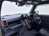 ダイハツのお店では、ダイハツ車を知り尽くしたプロフェッショナルが、専用の診断機器を使って各システムを点検しております。