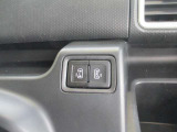 後席のスライドドアは運転席から指一本で開閉可能ですよ!