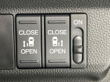 【両側パワースライドドア】スマートキーや運転席のスイッチで後席両側スライドドアの開閉が可能♪電動だから力を入れてドアを開ける必要が無く、小さなお子様でも簡単に開け閉めでき快適です♪